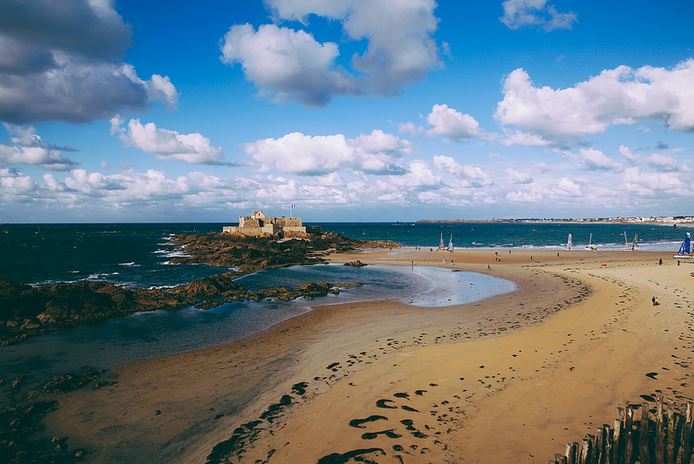Où partir en Bretagne entre amis ? - plare. st Malo - Cristian Bortes