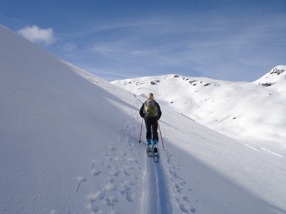 Ski de randonnée - crédit photo @Simon - Pixabay