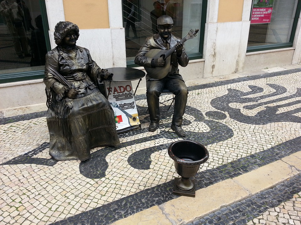Statues portugaises représentant le Fado. Crédit photo @paologhedini - Pixabay