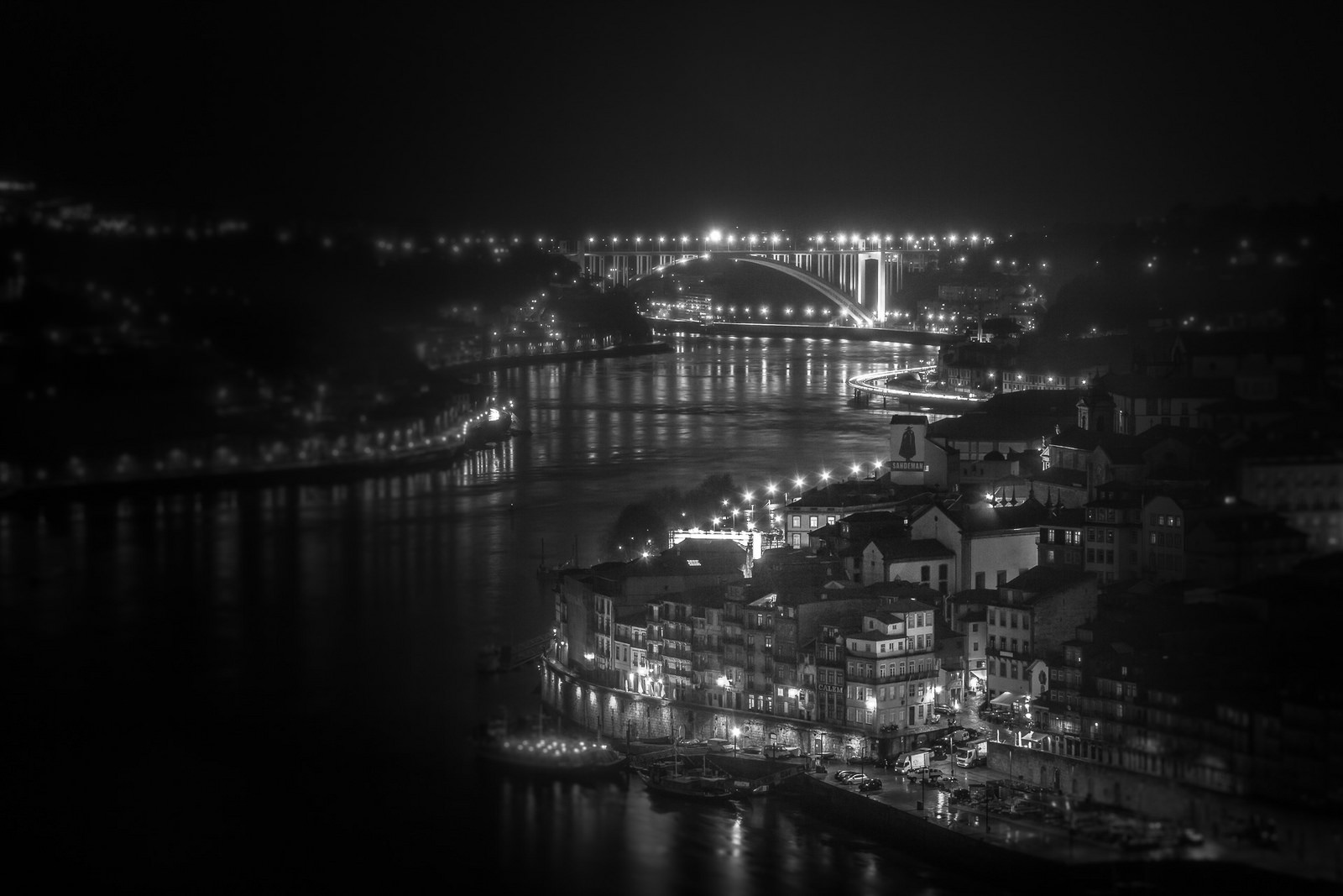 Porto, version nocturne. Crédit photo @Nelson L. - Flickr