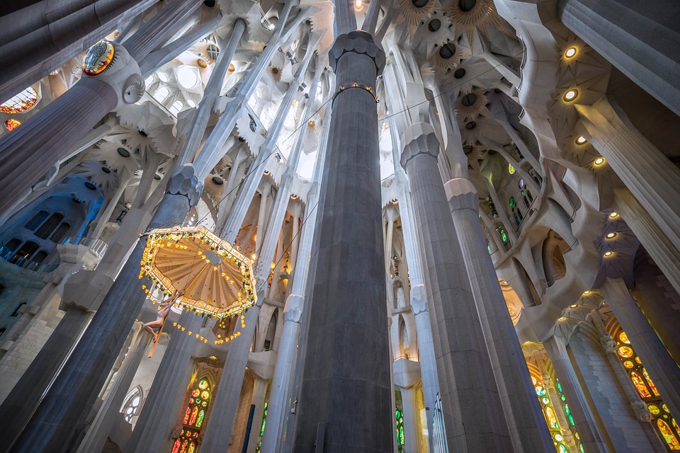 L'architecture unique de la Sagrada Familia. Crédit photo @ksobolev0 - Pixabay
