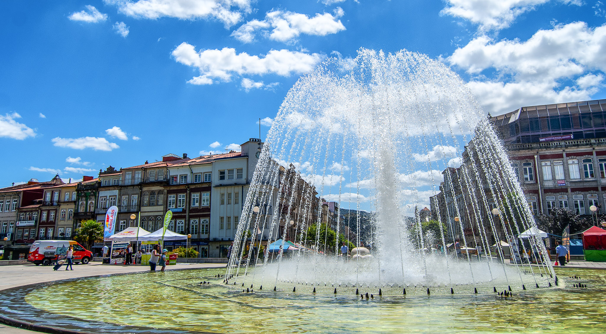 La Praça da República de Braga, et sa fontaine. Crédit photo @Turismo En Portugal - Flickr