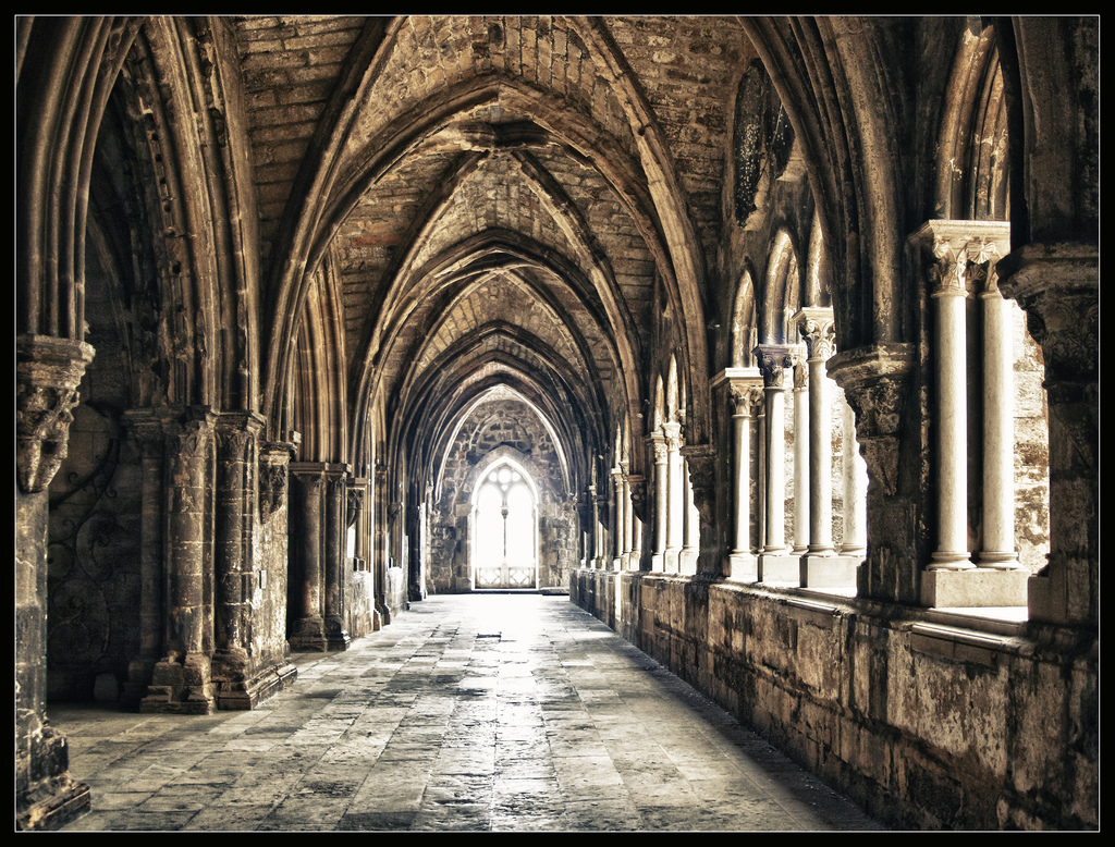 Séjour à Lisbonne : Top 10 des activités incontournables - plare. L'intérieur lumineux de Sé de Lisboa (Igreja de Santa Maria Maior). Crédit photo @Bert Kaufmann - Flickr