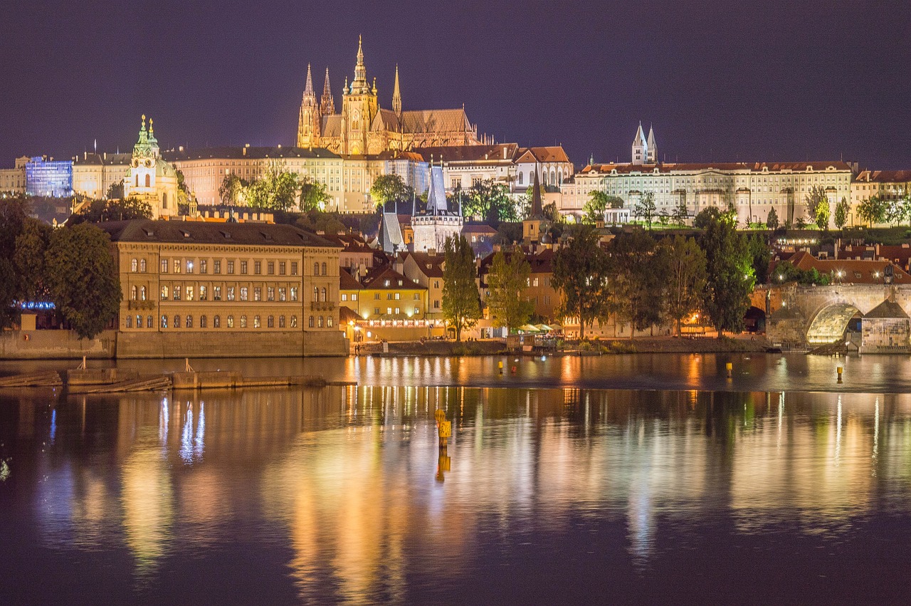 La vue sur Prague depuis le Pont Charles est majestueuse. Crédit photo @exis - Pixabay