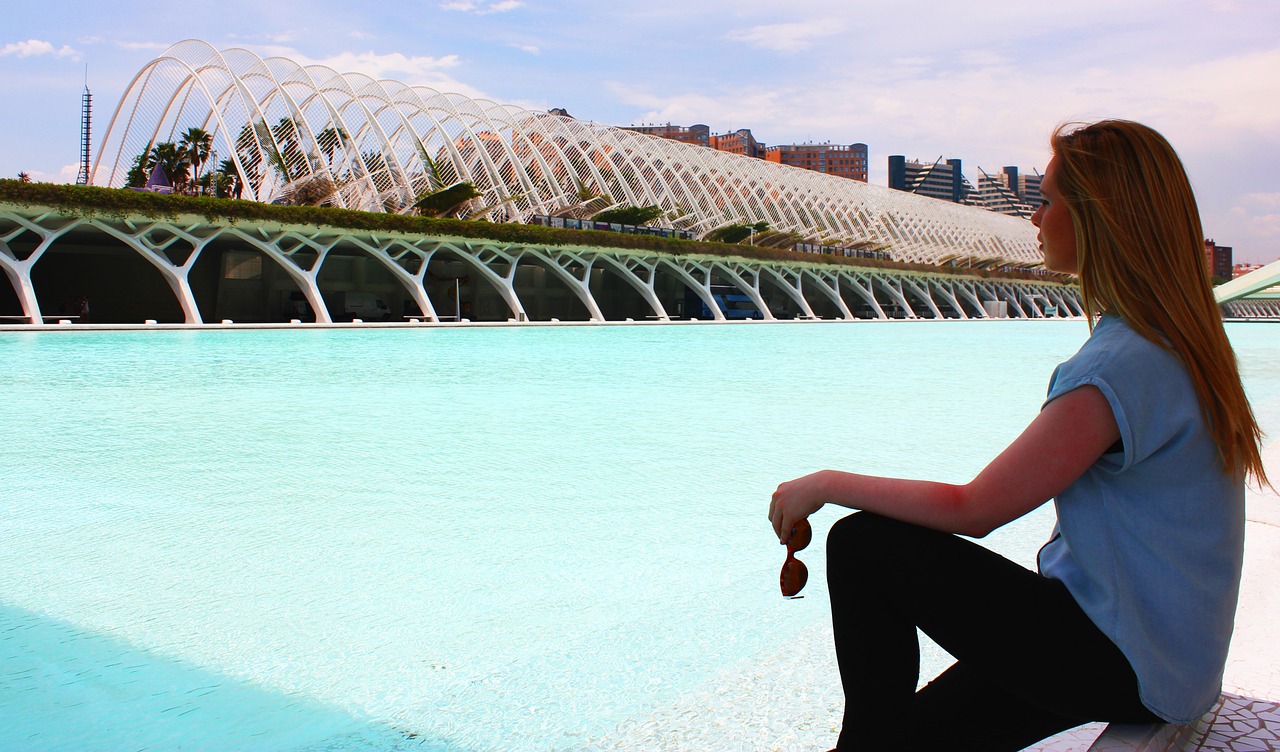 Comment résister à la tentation de visiter la Cité des arts et des sciences de Valence ? Crédit photo @Themil - Pixabay