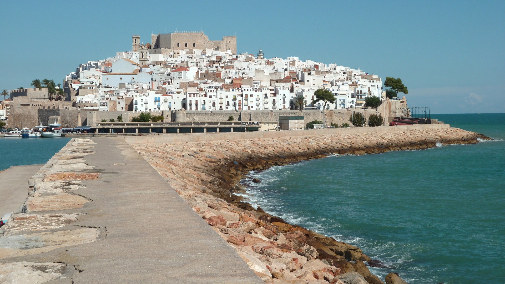 Découvrez la magnifique cité de Peñíscola, dans le nord de la Communauté de Valence! Crédit photo @gayulo - Pixabay