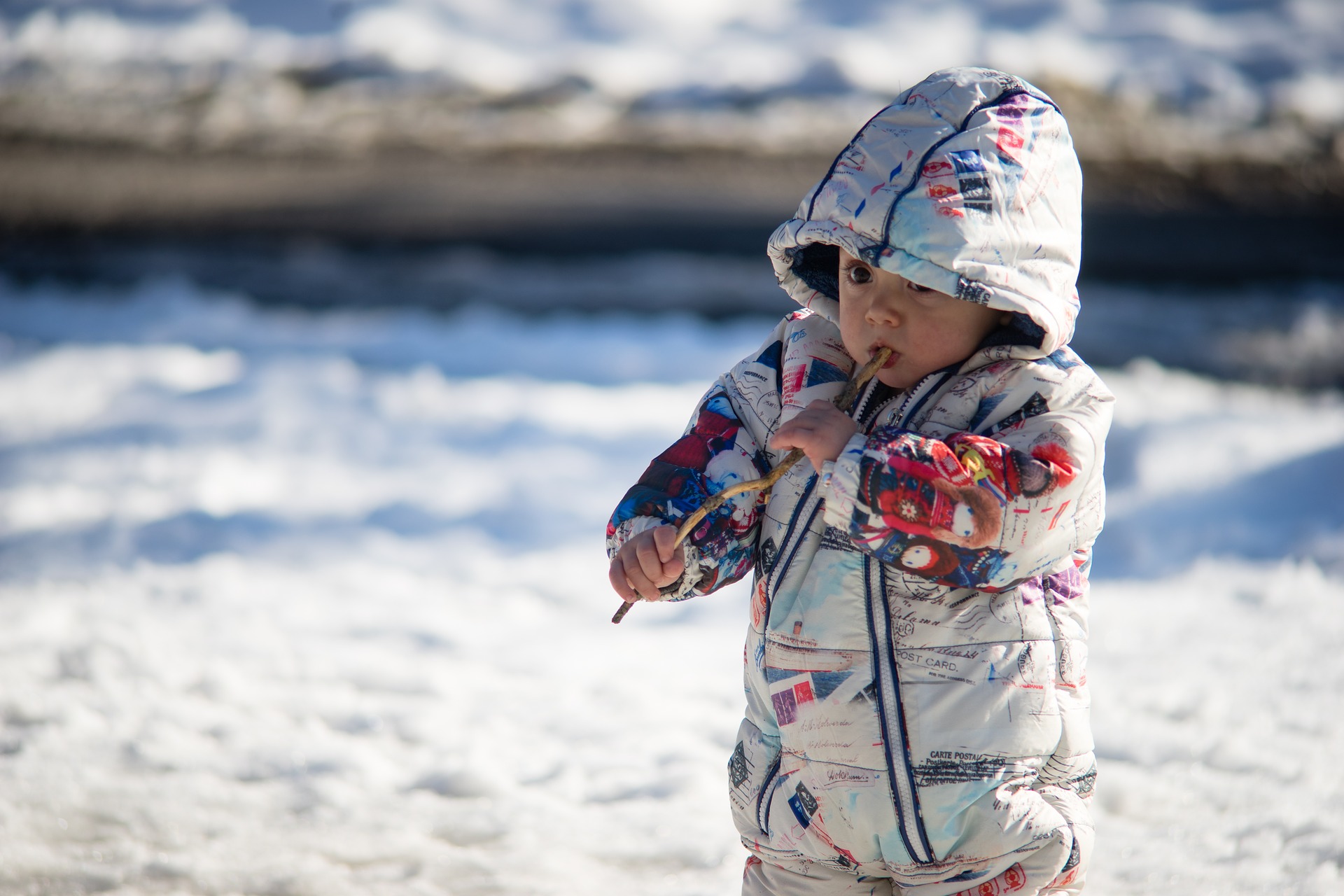 Votre bébé sera heureux de jouer dans la neige @stefan_kostov - Pixabay