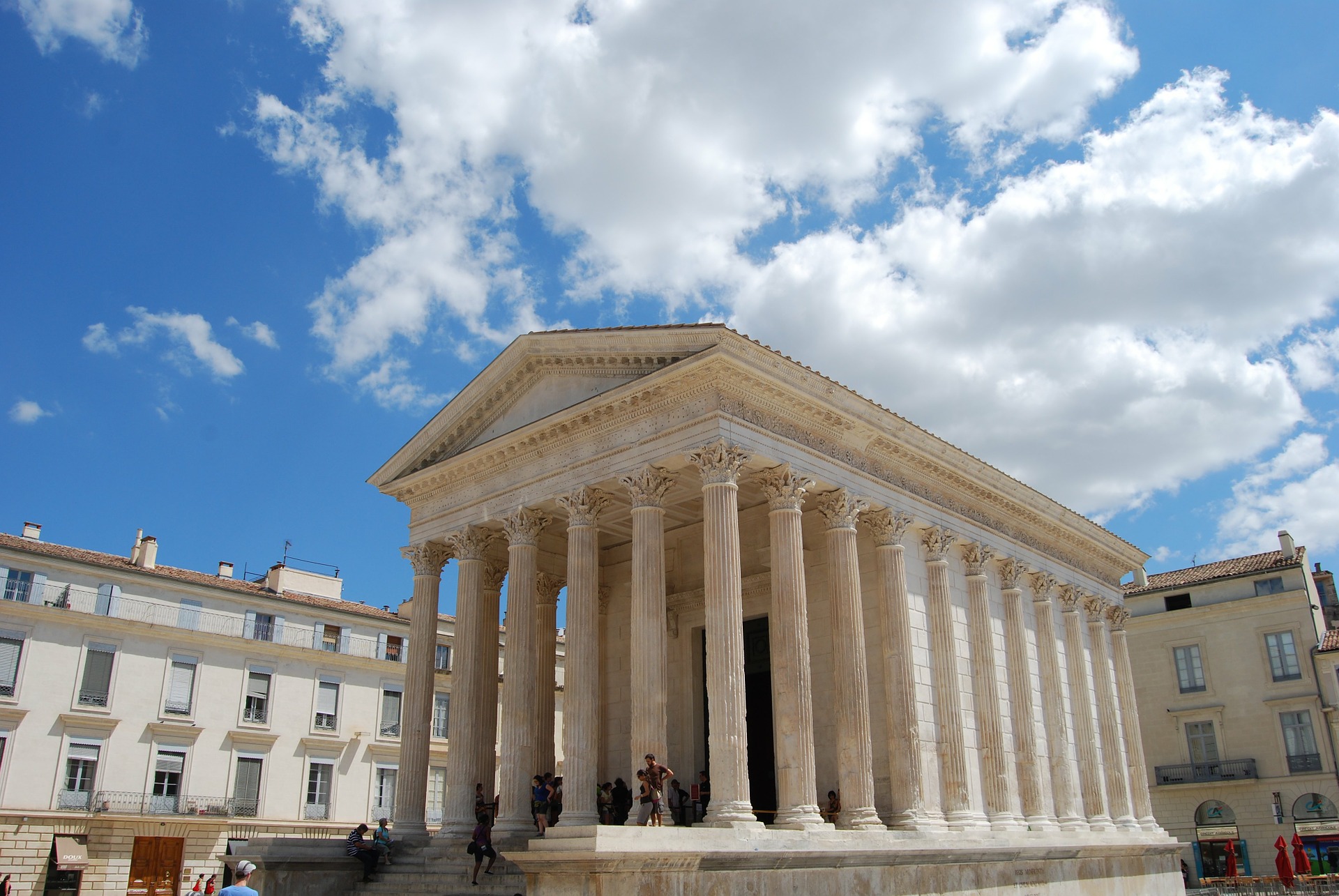nimes