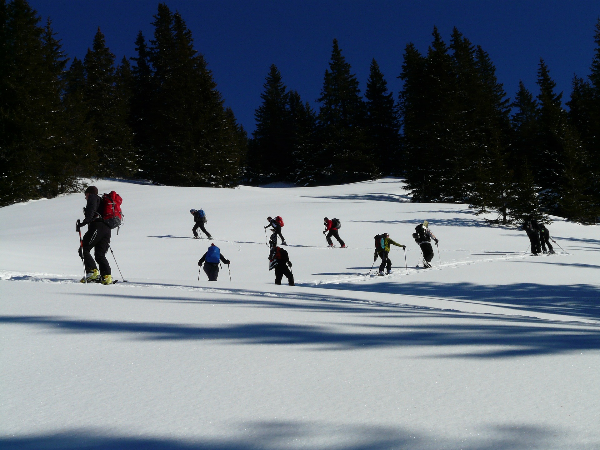 Profitez du ski de randonnée à plusieurs - @Hans - Pixabay
