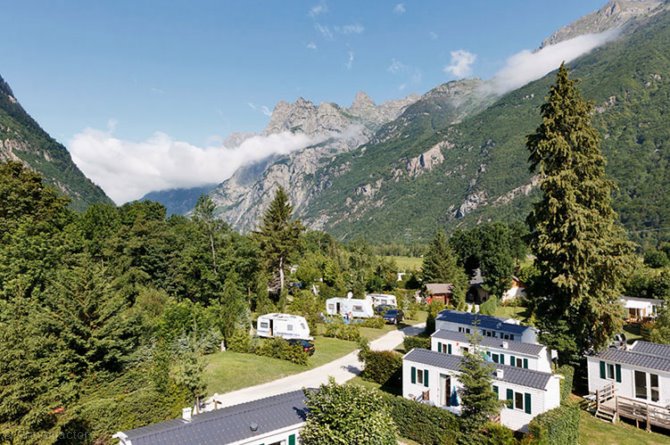 ©Le Camping Le Château de Rochetaillé 5*