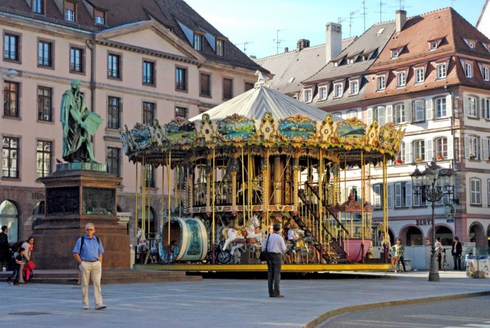 Visitez linventeur de limprimerie a la place Gutenberg - plare.
