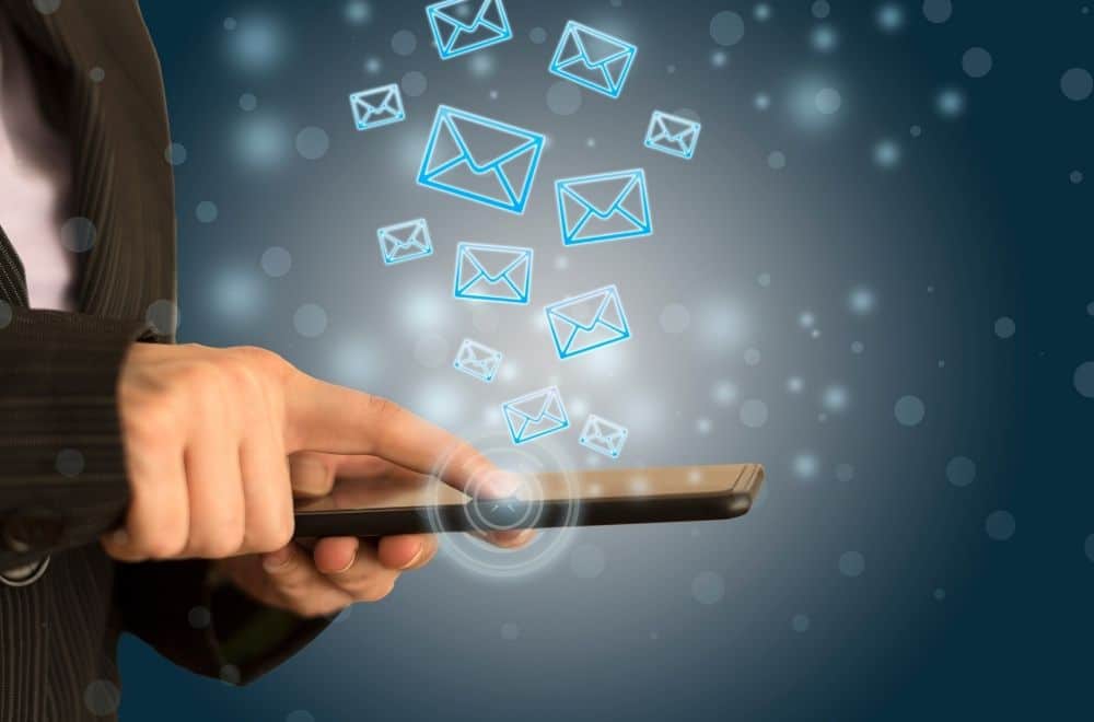 email ou sms