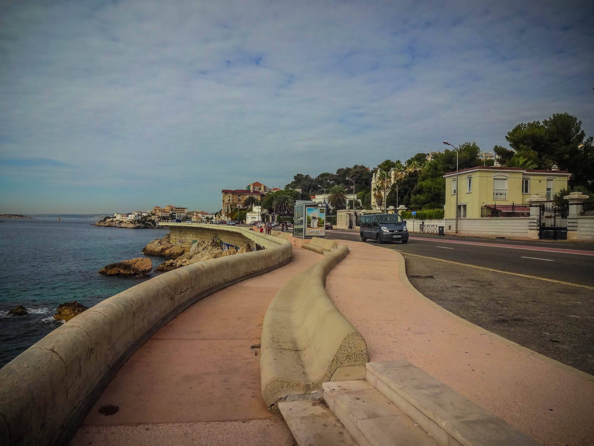 Flaner sur la corniche JF Kenedy - plare.