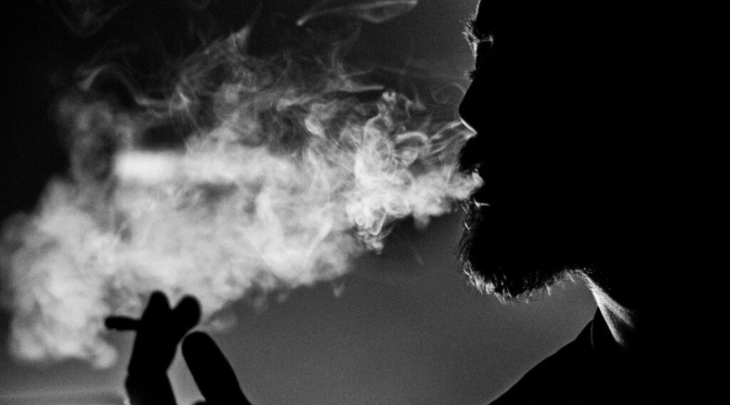 Comment fonctionne l’hypnose pour arrêter de fumer ? stop