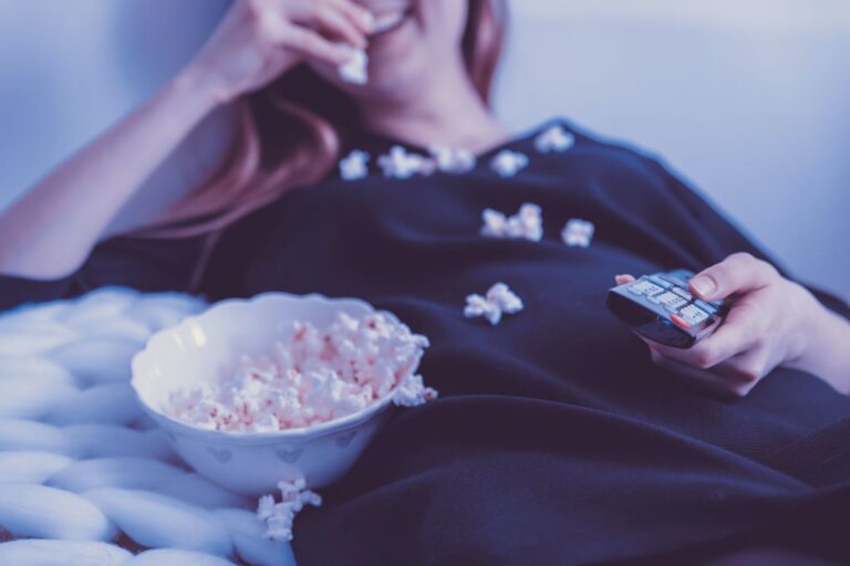 5 séries suivre absolument 2022 apprendre anglais - Plare