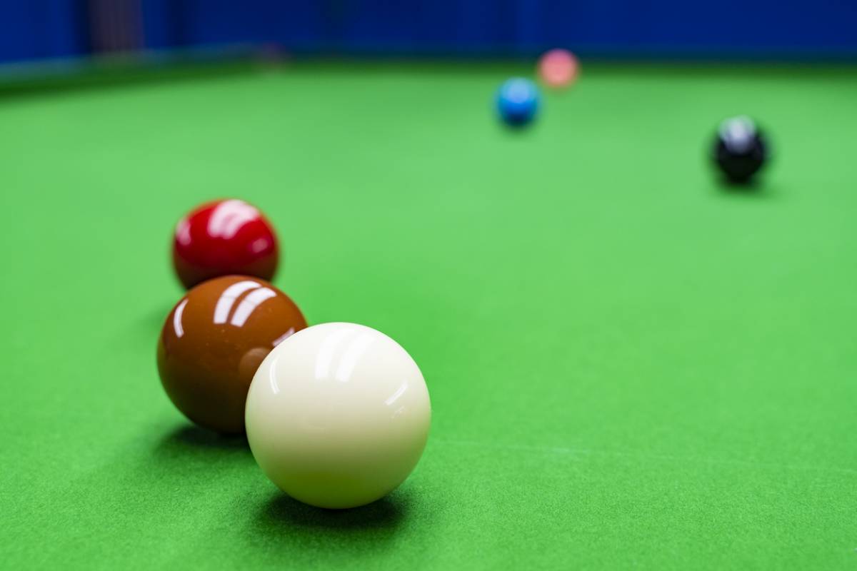 s'inspirer de Raymund Swertz champion Europe de billard cadre 47/2 - Plare
