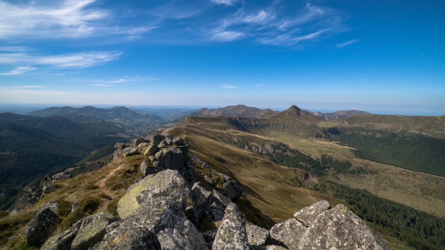 A la découverte des volcans d’Auvergne Volcan auvergne Plare