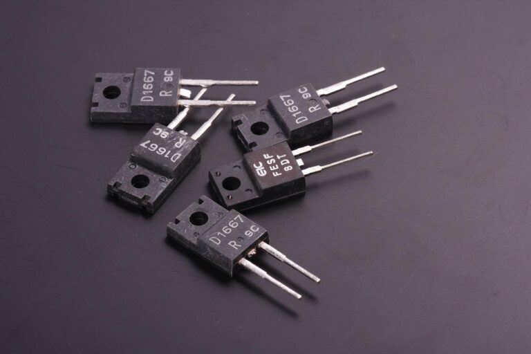 Semi-conducteurs Triacs Plare