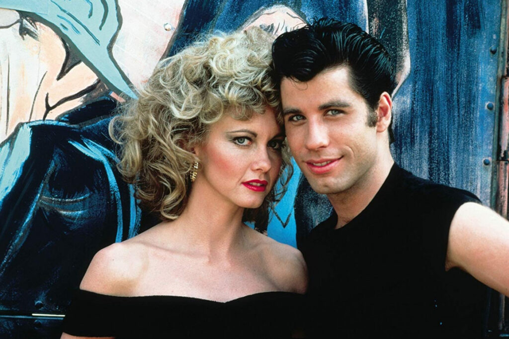 Sandy Olsson (Olivia Newton-John) et Danny Zucko (John Travolta) dans Grease Plare