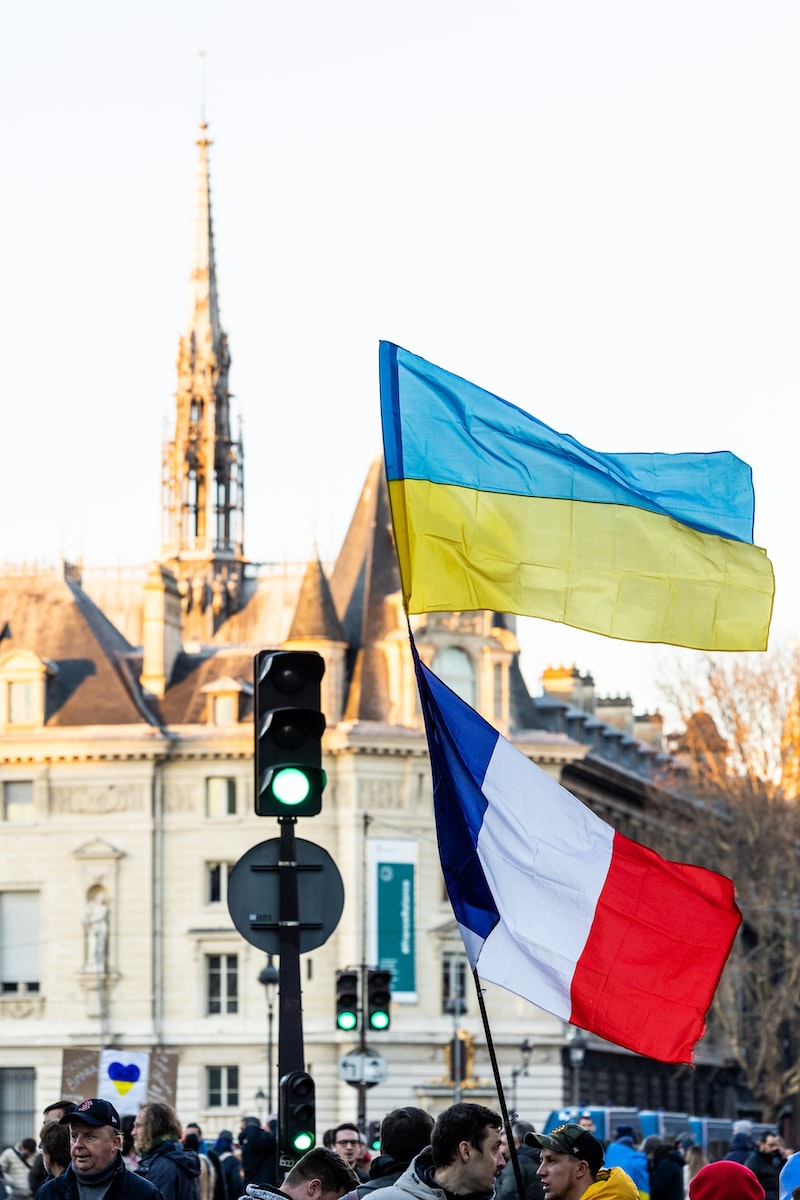 crise guerre sacrifices macron Plare