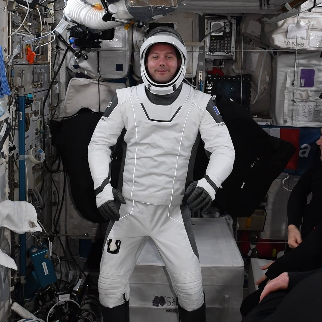 Thomas pesquet SpaceX Crew Dragon Combinaison mission alpha Plare