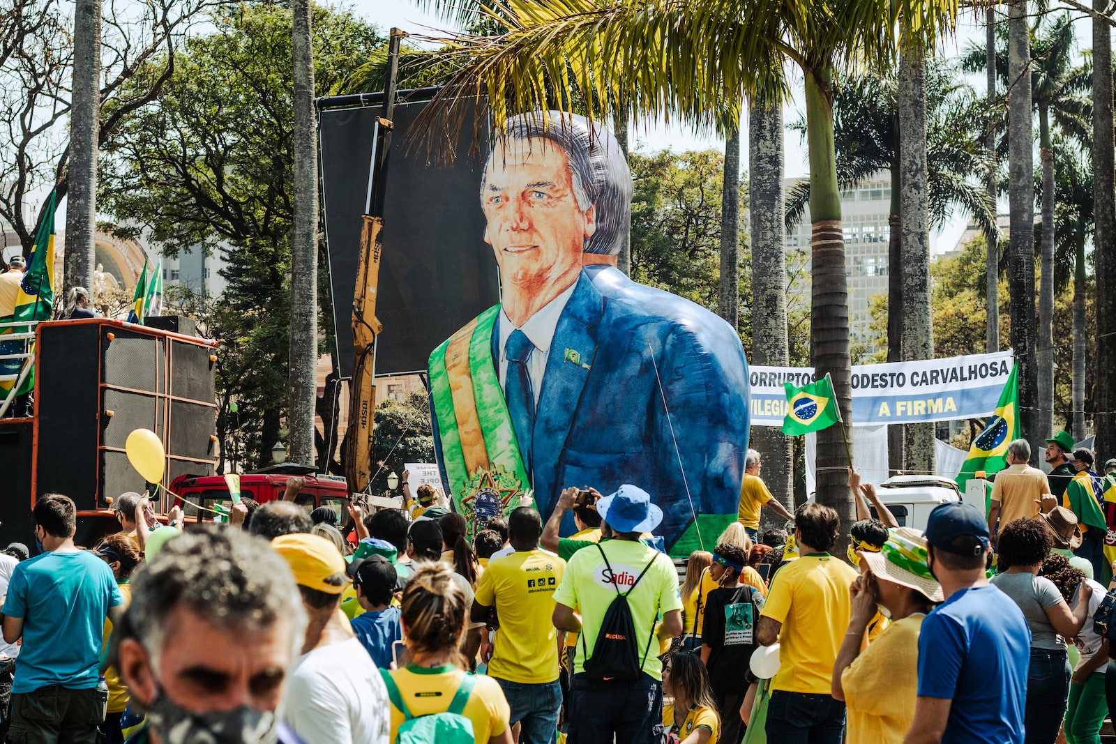 Jair Bolsonaro improvise discours acerbe Londres déplacement Plare