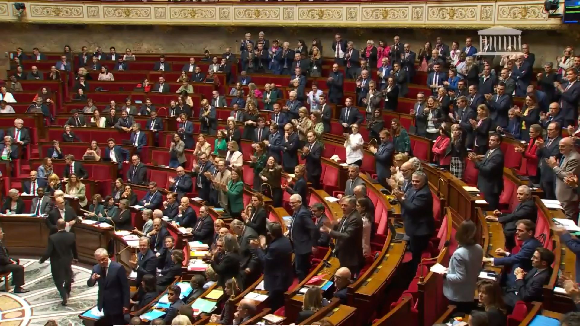 Bruno Le Maire menace du doigt invective demande excuses solennelles RN assemblée nationale Plare