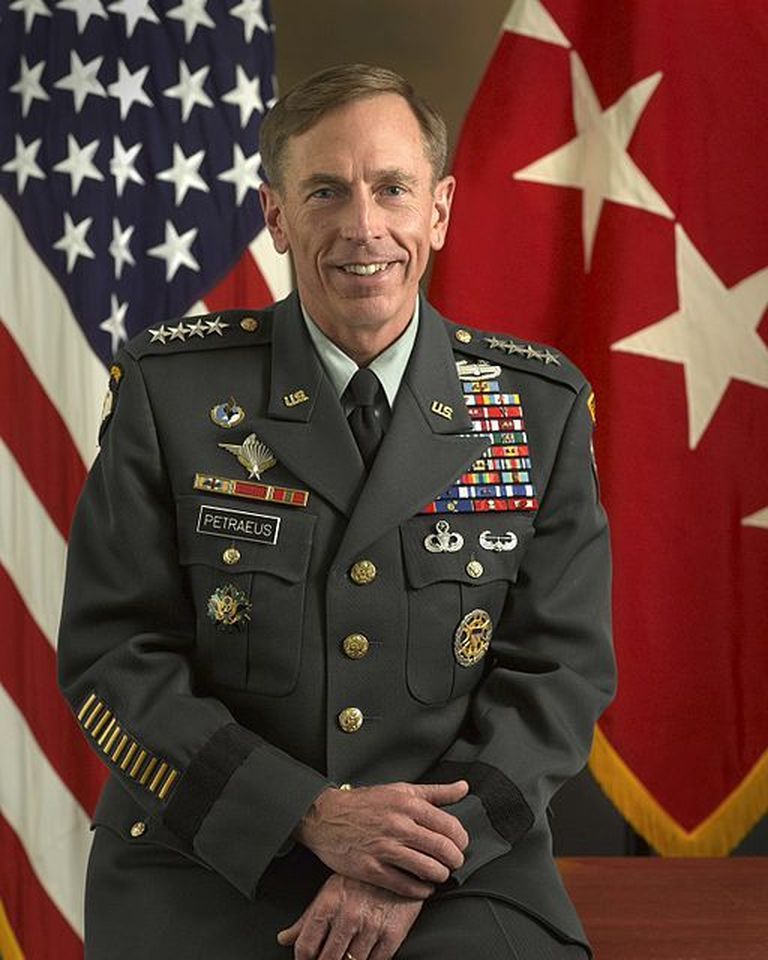 David Petraeus OTAN General 4 etoiles reponse attaque nucleaire Russie Otan Plare