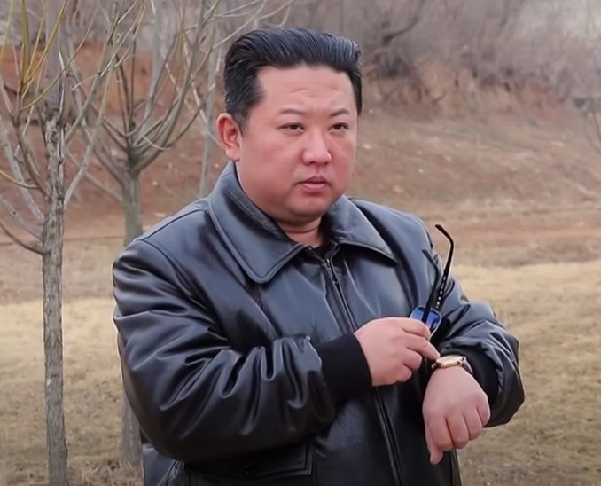 Kim Jong-Un Tir Missile au dessus Japon Coree Nord Pyong Yang Plare