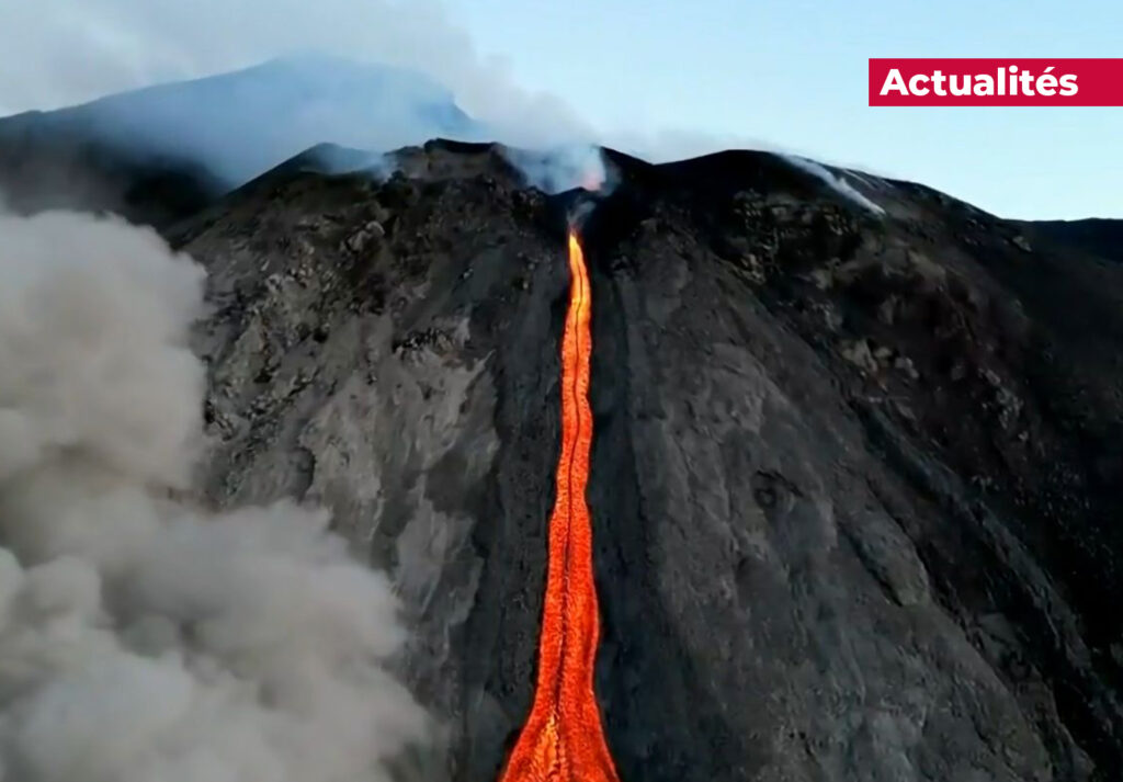Stromboli Eruption Tsunami Volcan Lave Italie Plare