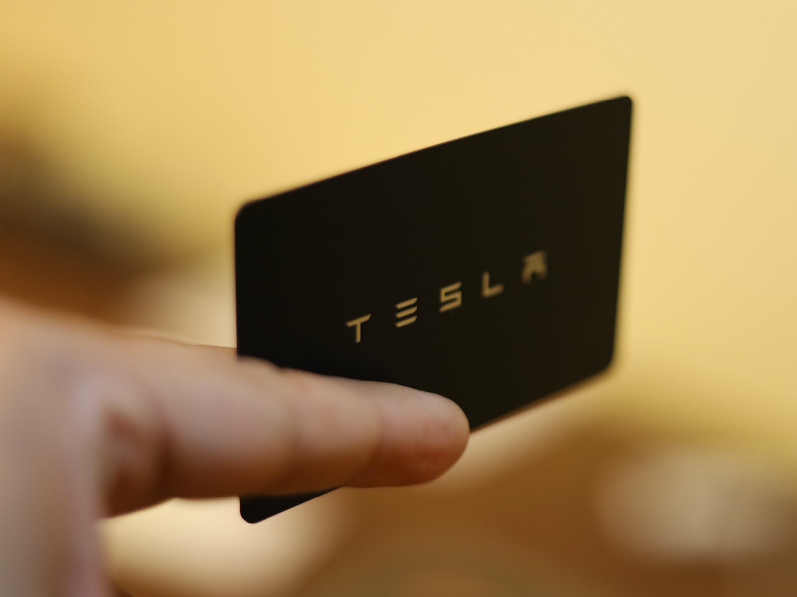 Tesla cybertruck arnaque constructeur voiture electrique Plare