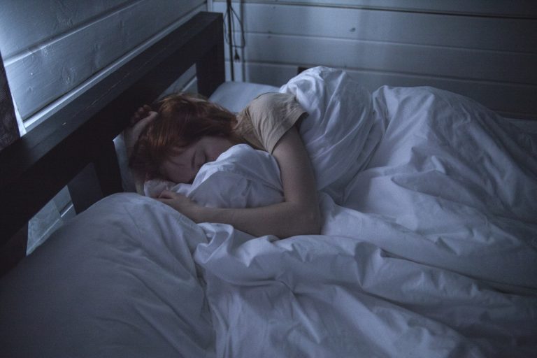 La Couverture Lestée pour mieux dormir, tendance de l'hiver 2022