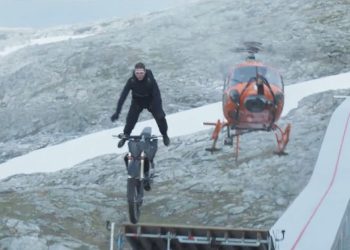 Mission Impossible 7 : Tom Cruise fait la cascade la plus dangereuse du cinéma en sautant dans le vide d'une falaise en moto