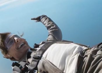 Top Gun Maverick Tom Cruise Chute Libre Parachute Cascade Remercie Fans