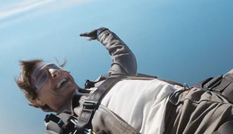 Top Gun Maverick Tom Cruise Chute Libre Parachute Cascade Remercie Fans