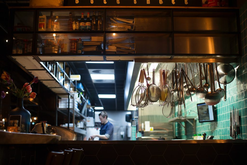 Dark Kitchen restaurant underground uberisation