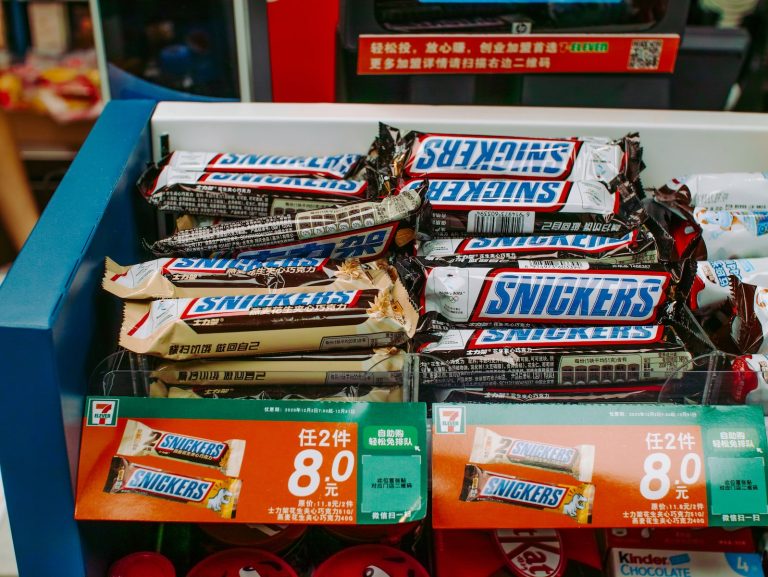 Les meilleures barres chocolatées du monde : snickers, mars, twix, kitkat, lion, kinder bueno...