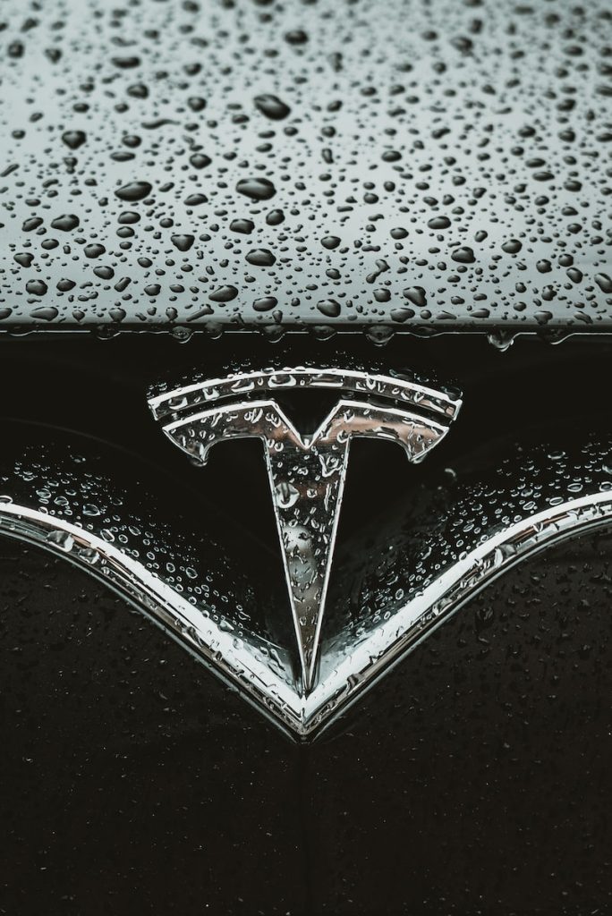 Célébrités conduisent Tesla Top Star