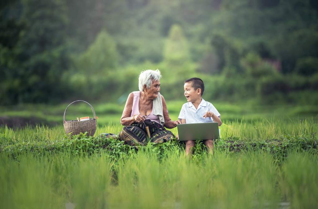 grandmother g9623e72ad 1920 - plare.