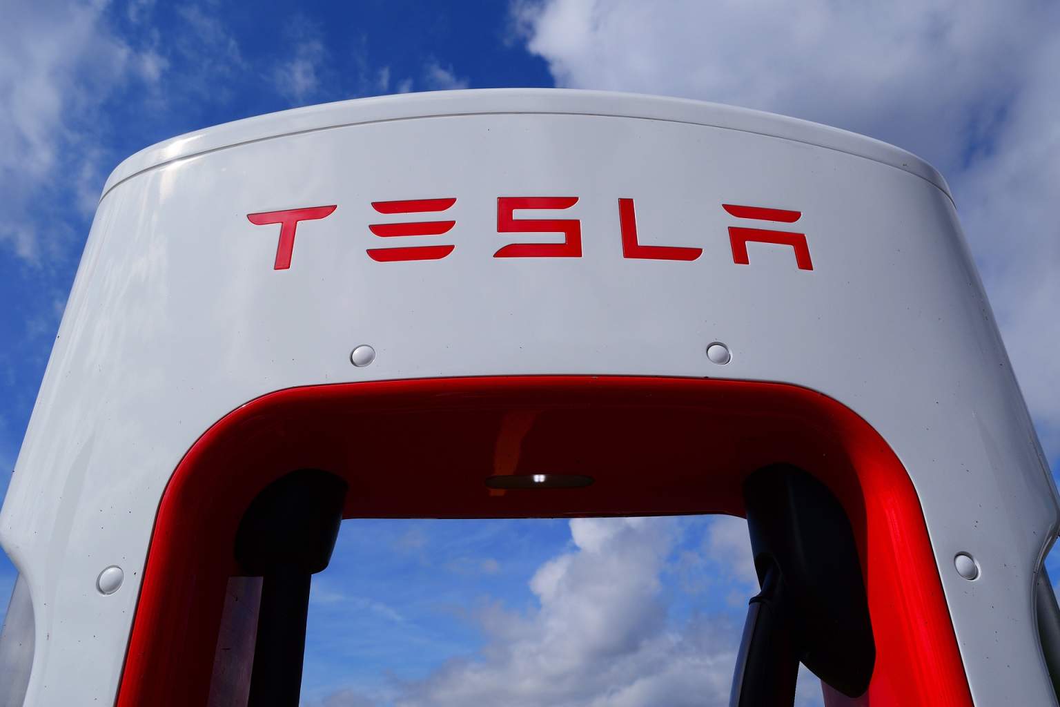 Tesla face à la concurrence : comment la marque se démarque-t-elle sur le marché automobile?