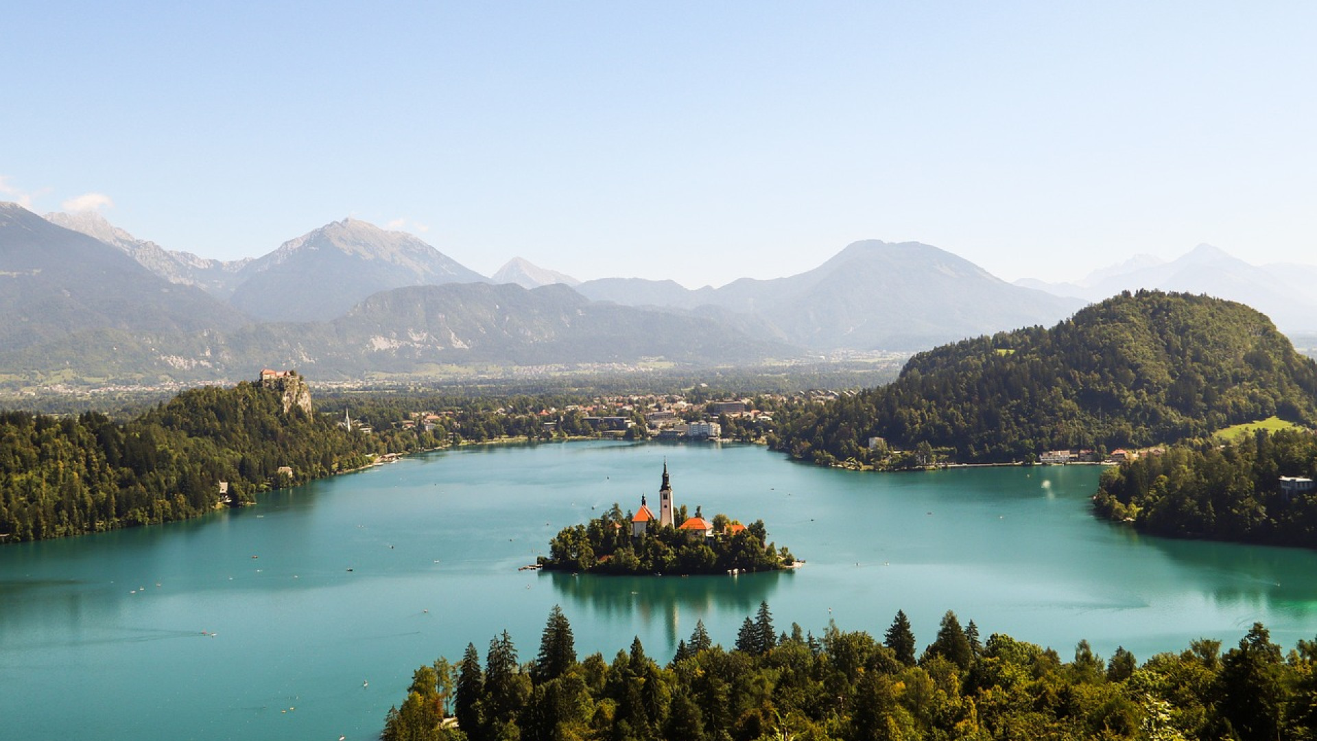 Les avantages des circuits touristiques et autotours pour des voyages pas cher