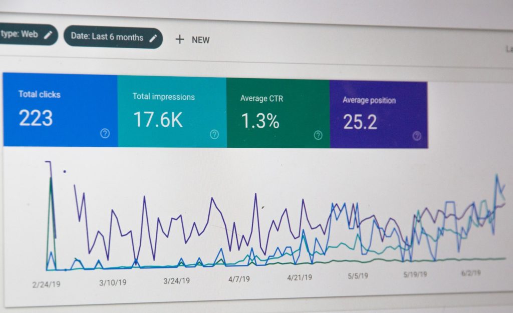 Trouver un consultant SEO à Paris pour améliorer votre référencement naturel - plare. monitor screengrab