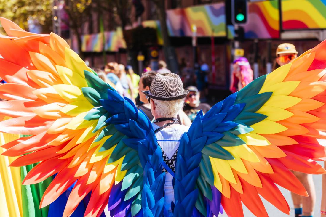 marche des fiertés, vêtements colorés