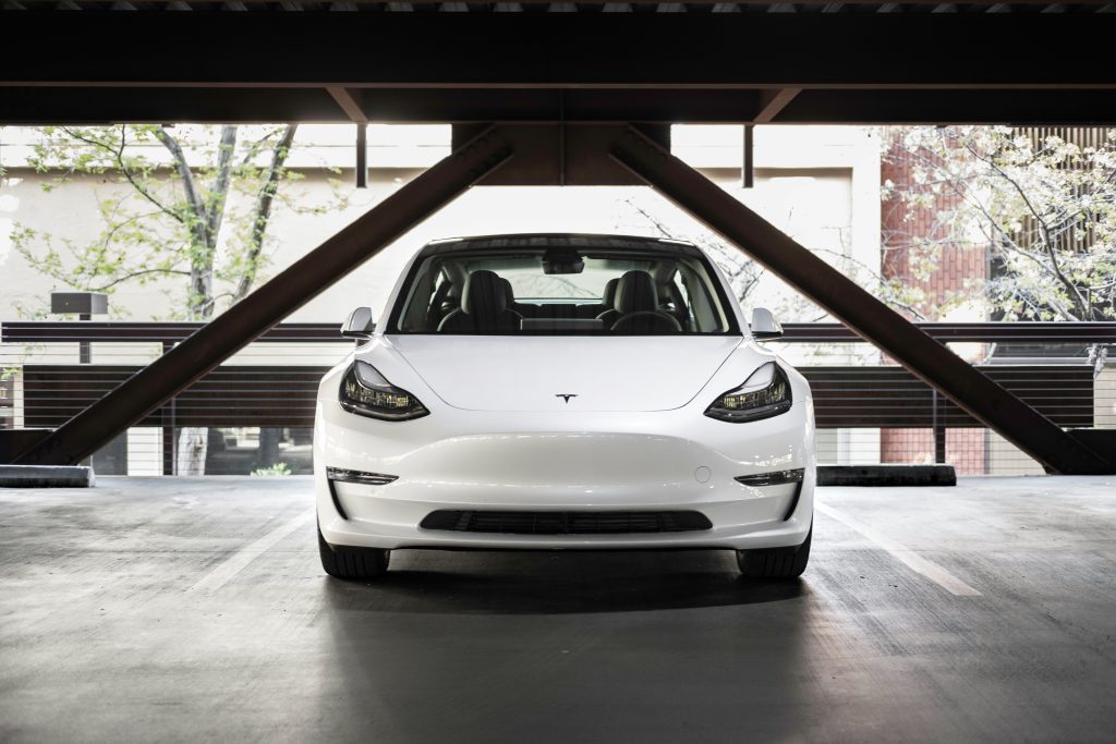 La Tesla Model 3 est ce vraiment la meilleure voiture electrique du marche - plare.