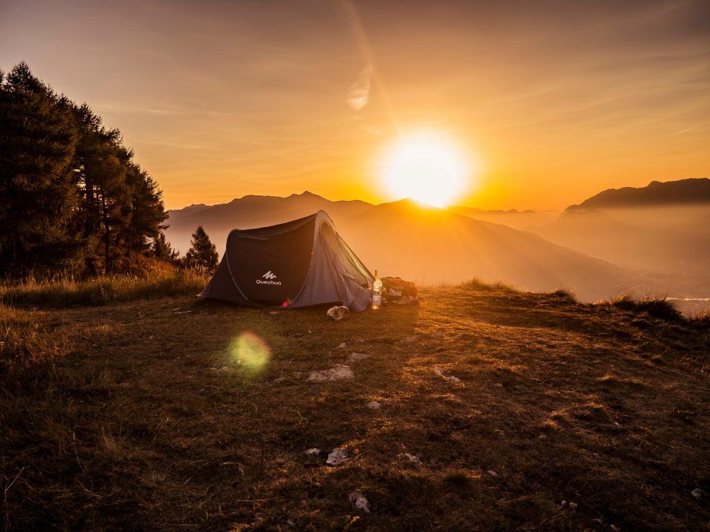 découvrez le camping idéal pour des vacances en pleine nature. profitez de moments de détente et d'aventure en famille ou entre amis.