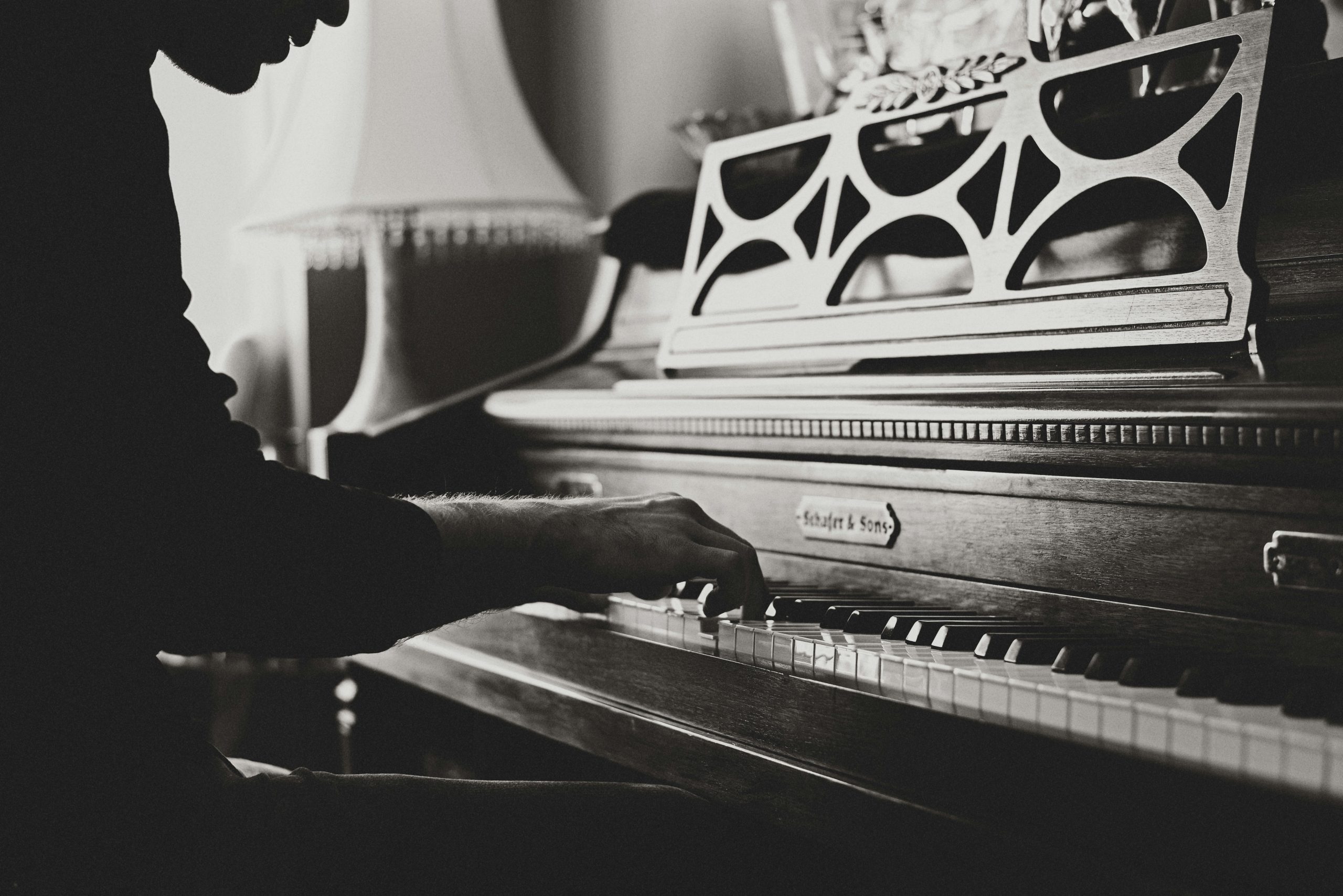 découvrez un service de streaming musical offrant une vaste sélection de titres et d'artistes pour écouter et découvrir de la musique de qualité.
