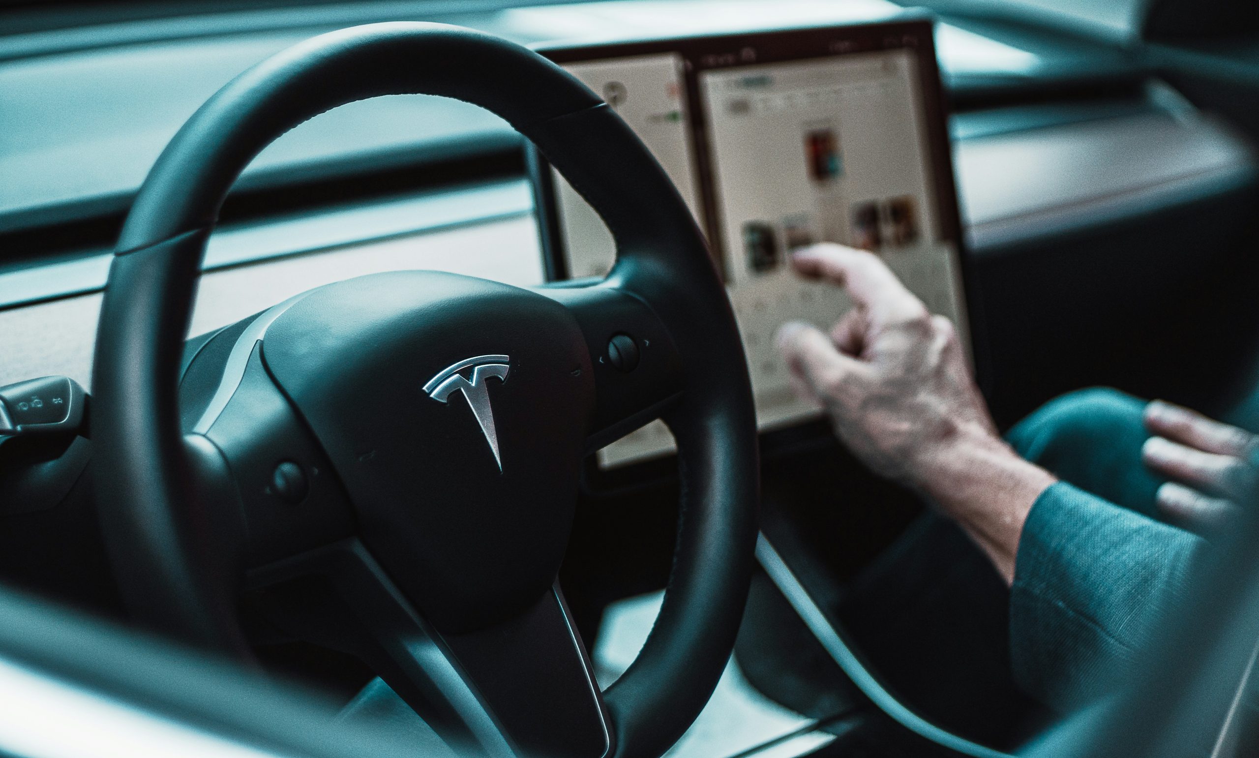Comment la Tesla Model 3 est en train de révolutionner l'industrie de l'automobile? - plare. tesla model 3 1 scaled - plare.