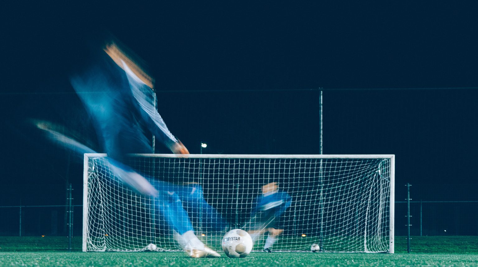 Zidane : L’artiste du ballon rond ou le génie du football ? découvrez le jeu de football captivant et addictif de football genius. créez votre propre équipe, défiez des adversaires et devenez un génie du football.