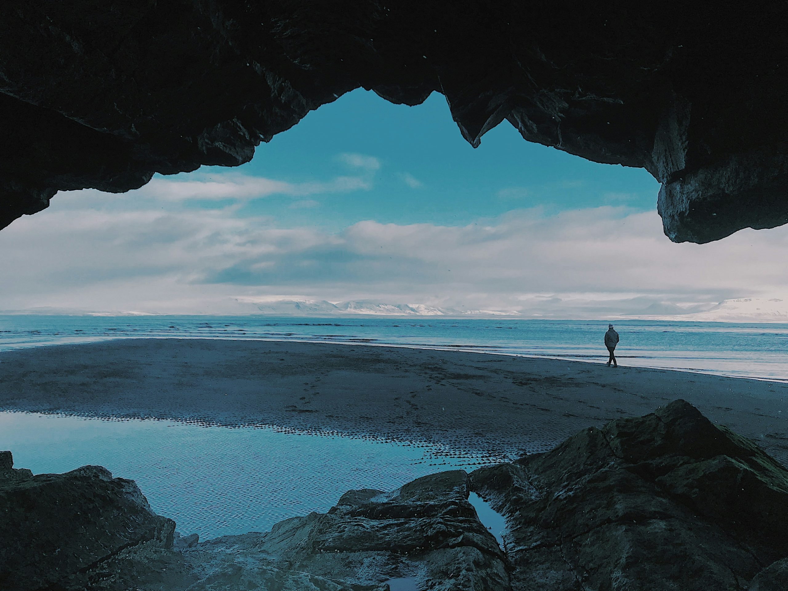 Voyages en solo : Pourquoi tout le monde devrait en faire au moins une fois dans sa vie ? - plare. découvrez les plaisirs inégalés du voyage en solo avec nos conseils et astuces pour des aventures uniques et enrichissantes.