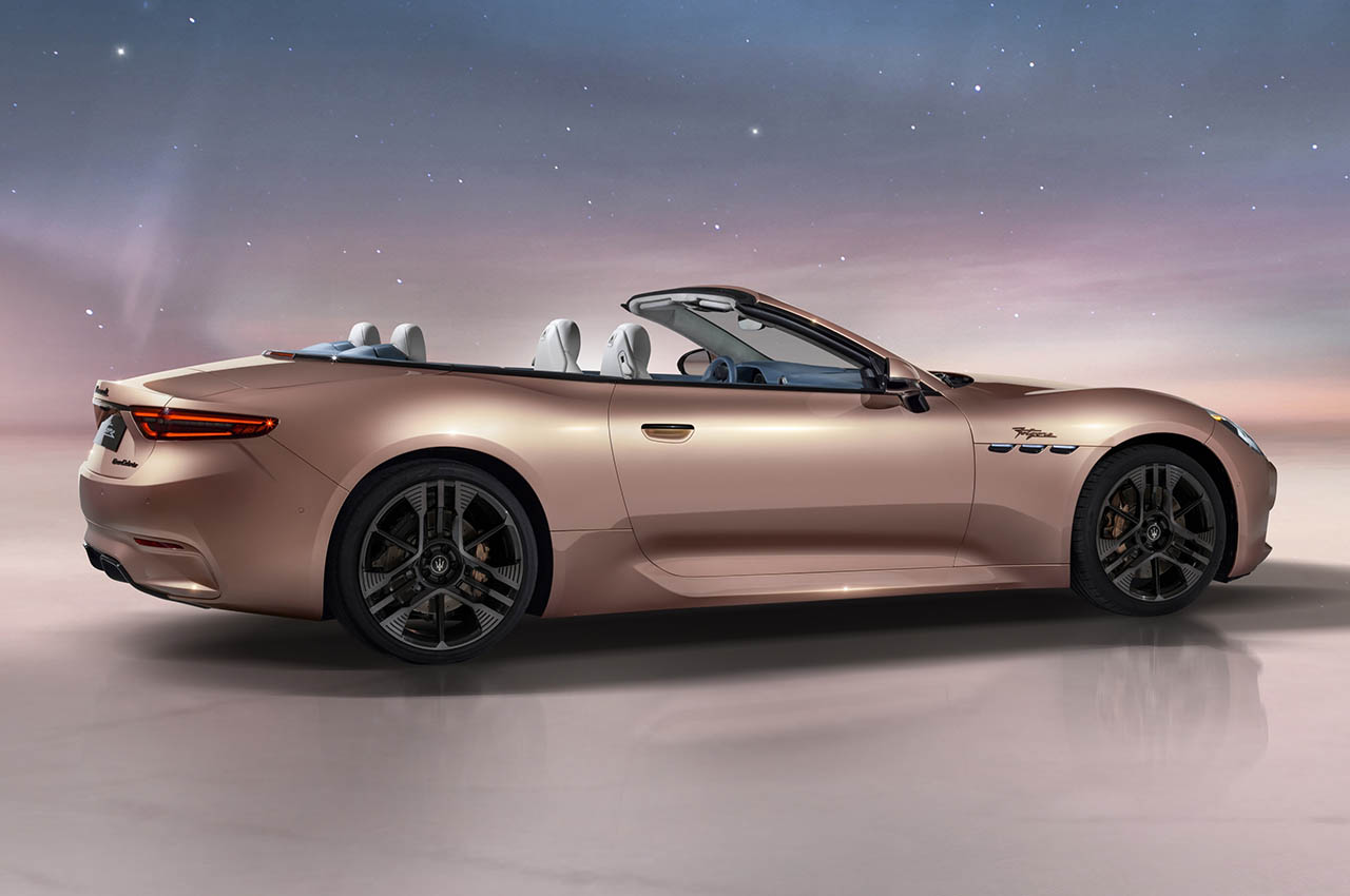 1713997729 9 Maserati presente le cabriolet quatre portes GranCabrio Folgore entierement electrique - plare.